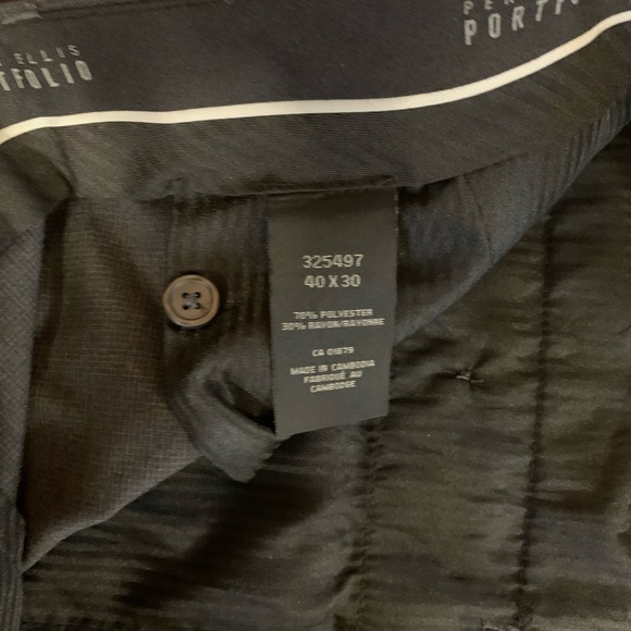 Men’s Perry Ellis Portfolio lightweight dress pants. 40x30 charcoal color - Picture 3 of 4
